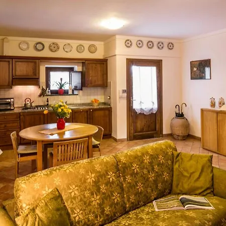 بيت للعطل Historic Among Olive Trees Near